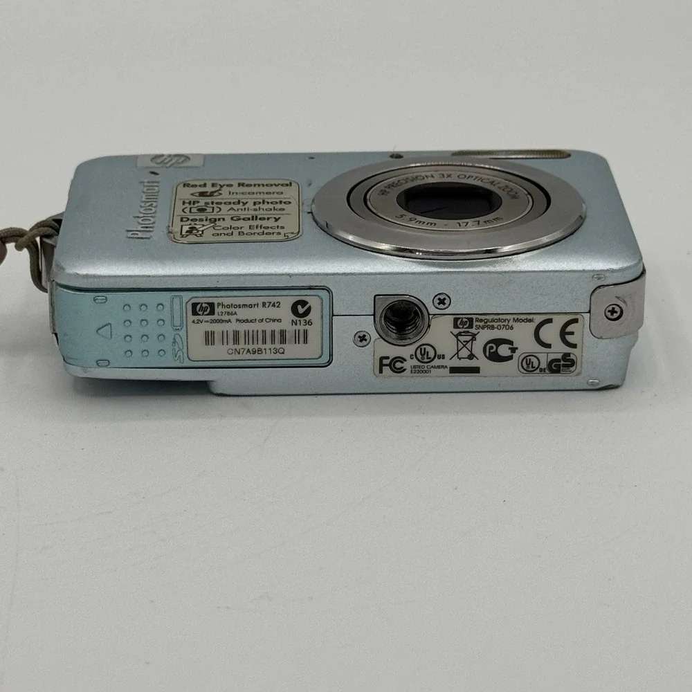 HP Photosmart R742 Digital Camera 7.0MP 3x Optical Zoom Ice Blue Tested Working